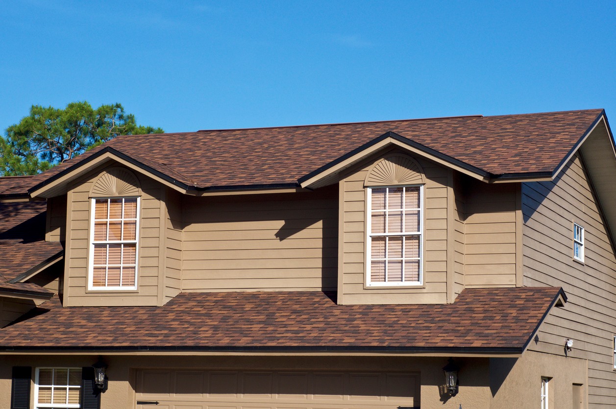 Commercial building with professional roofing system in Kissimmee FL
