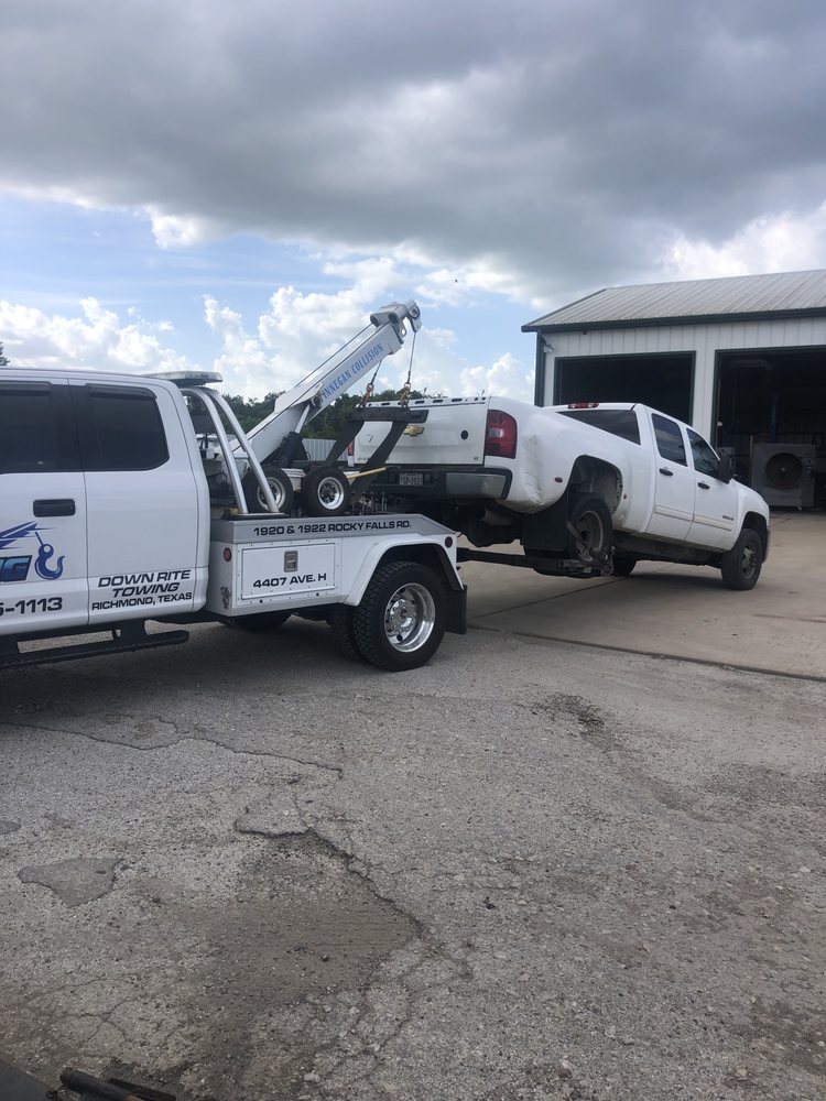 Emergency towing response in Richmond TX by Twin Cities Towing