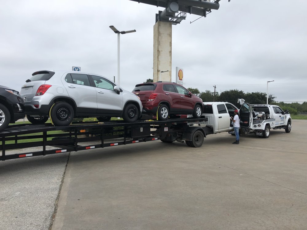 Accident recovery tow truck at a collision scene in Fort Bend County, TX — steps to take after a car accident near Richmond