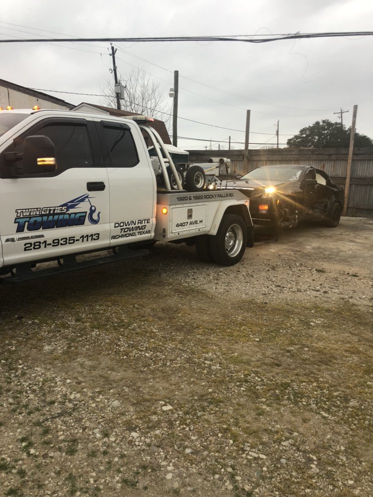 Breakdown towing service in Richmond TX picking up disabled vehicle